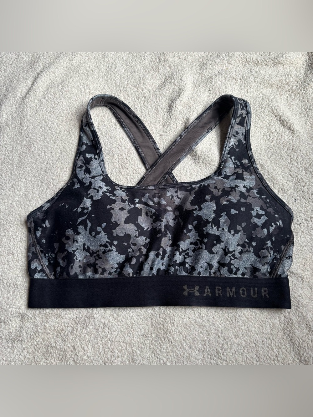Under Armour Black & Gray Printed Crossback Sports Bra